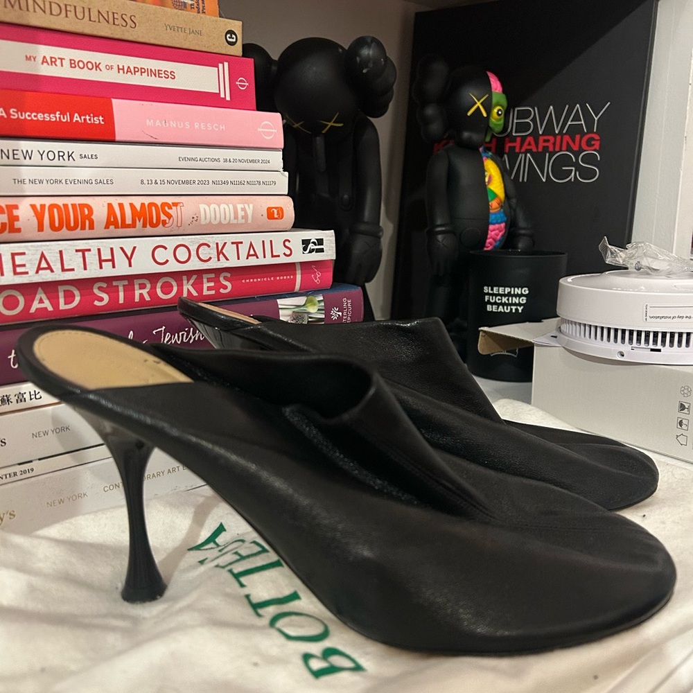 Bottega Veneta Black Leather Heels